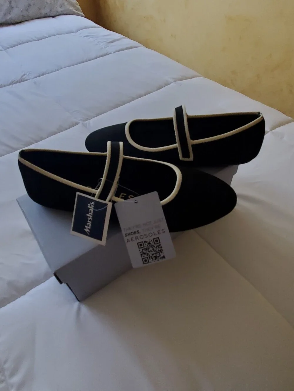AEROSOLES Black Flats with Cream Trim Mary Jane Strap